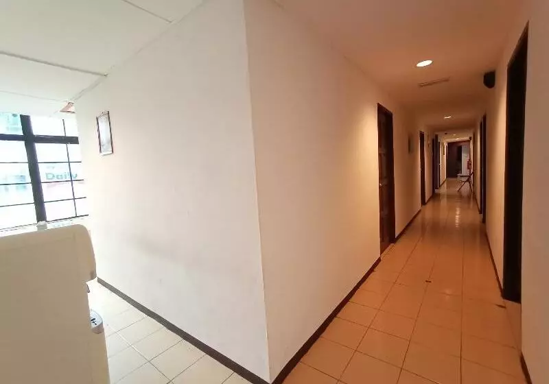 هتل Oyo 90117 Grand Inn