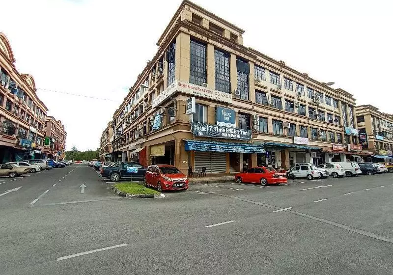 هتل Oyo 90117 Grand Inn