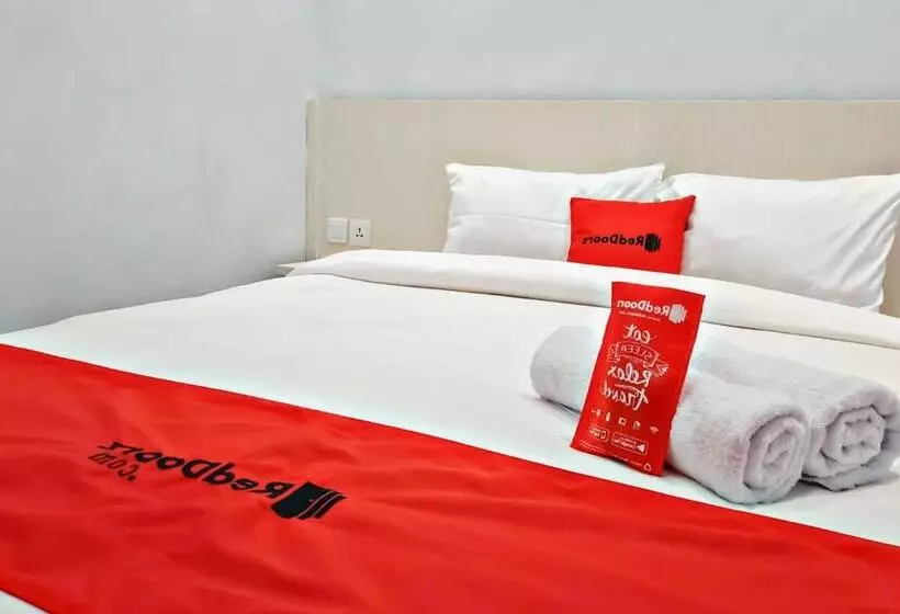 ホテル Reddoorz Cbd Polonia Medan