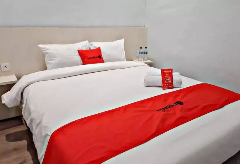 ホテル Reddoorz Cbd Polonia Medan