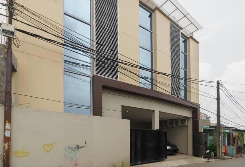 Hotel Reddoorz Syariah Near Summarecon Mall Serpong 2