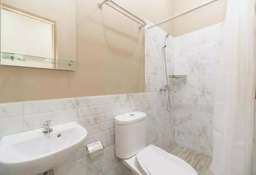 Hotelli Reddoorz Syariah Near Summarecon Mall Serpong 2