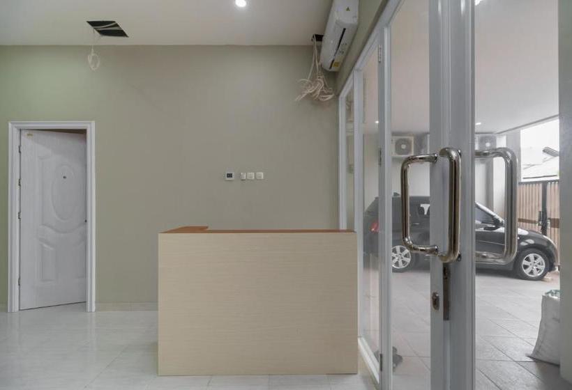 Hotel Reddoorz Syariah Near Summarecon Mall Serpong 2