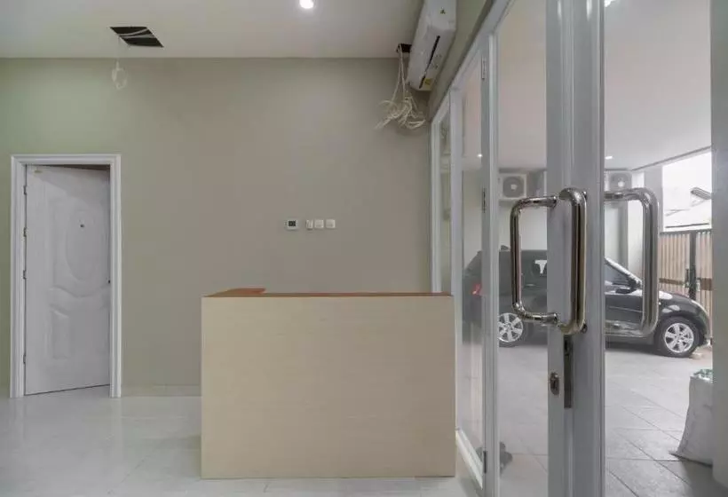 Hotelli Reddoorz Syariah Near Summarecon Mall Serpong 2
