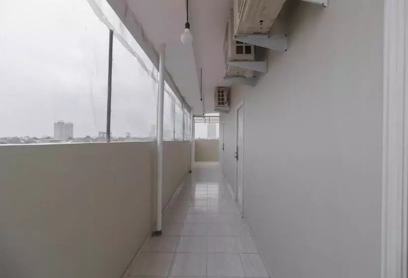 Hotelli Reddoorz Syariah Near Summarecon Mall Serpong 2