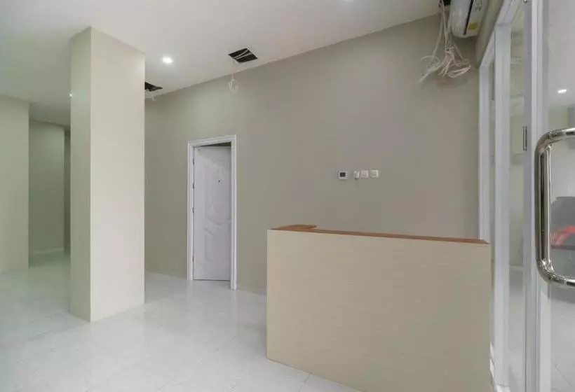 Hotelli Reddoorz Syariah Near Summarecon Mall Serpong 2