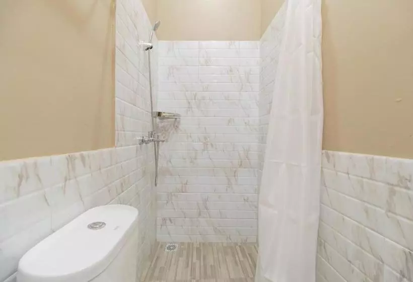 Hotelli Reddoorz Syariah Near Summarecon Mall Serpong 2