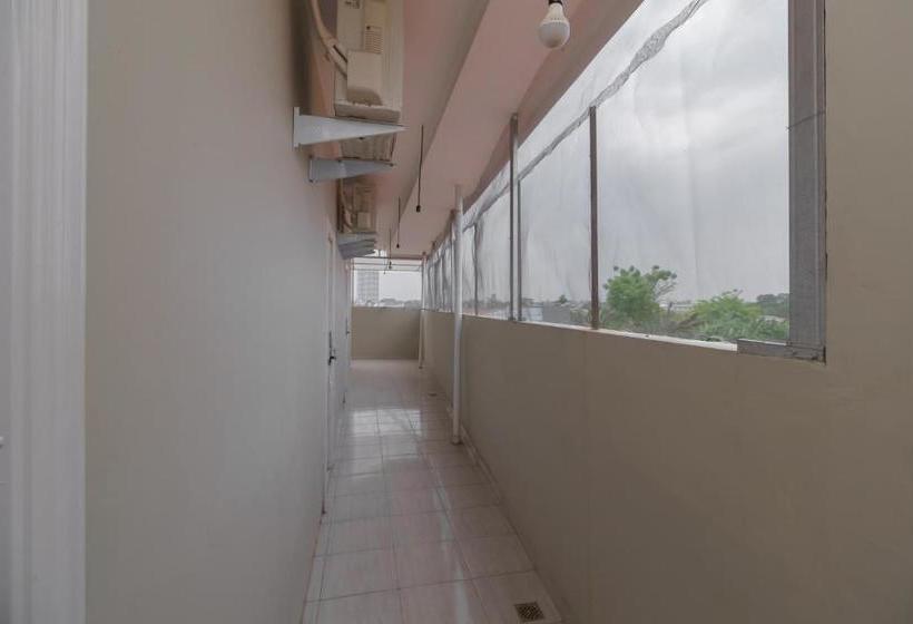 Hotel Reddoorz Syariah Near Summarecon Mall Serpong 2