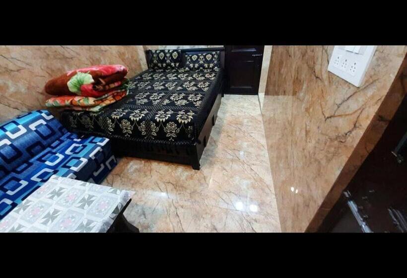 פנסיון Room In Guest Room Posh S Delhi Foreigners Area, Lajpat Nagar