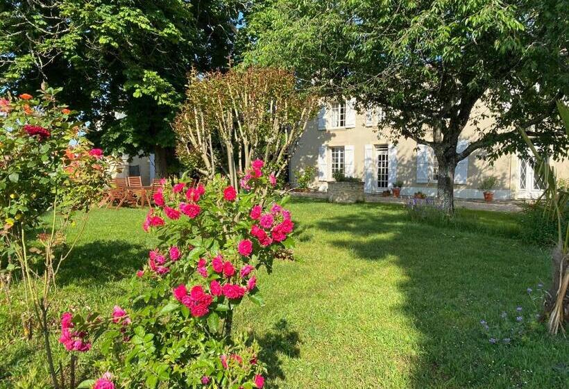 مبيت وإفطار Le Jardin Dans Les Vignes