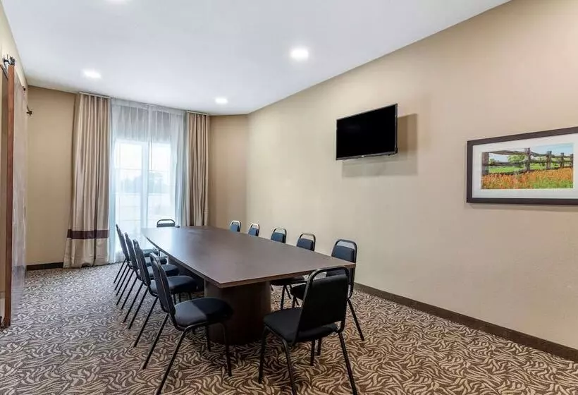 Hotelli Comfort Inn & Suites