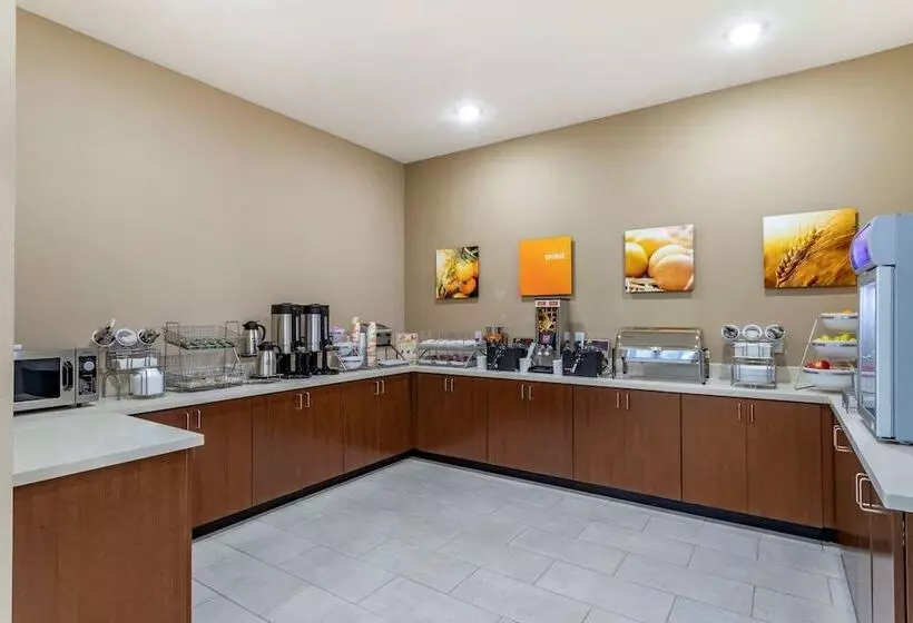 Hotelli Comfort Inn & Suites