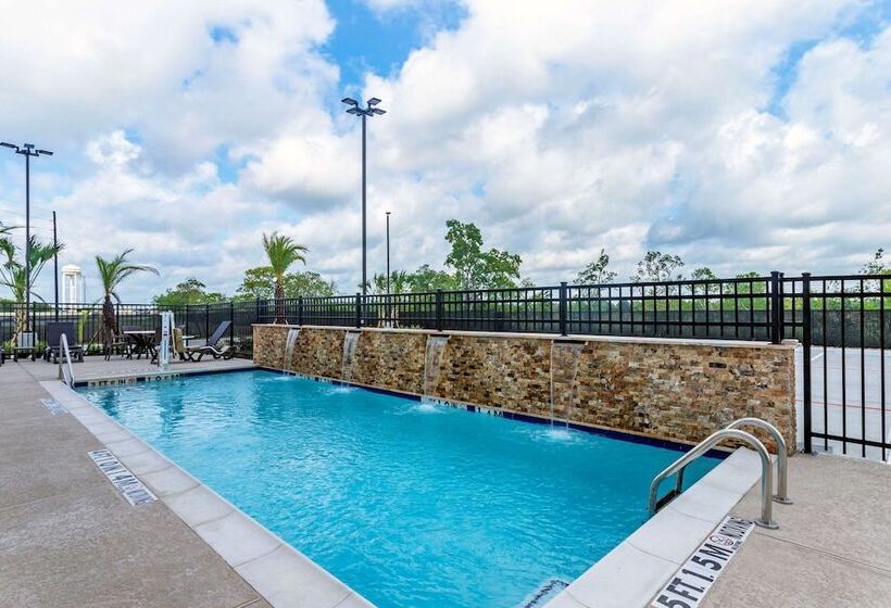 Отель Comfort Inn & Suites