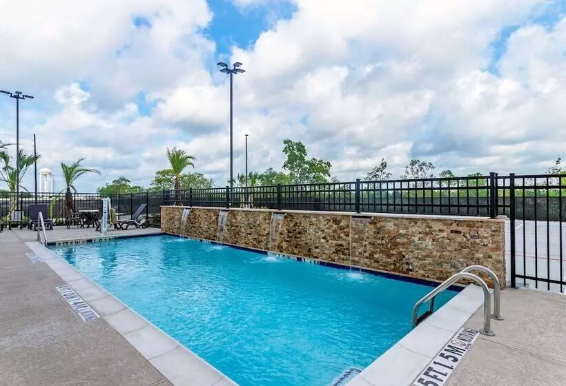 Hotelli Comfort Inn & Suites