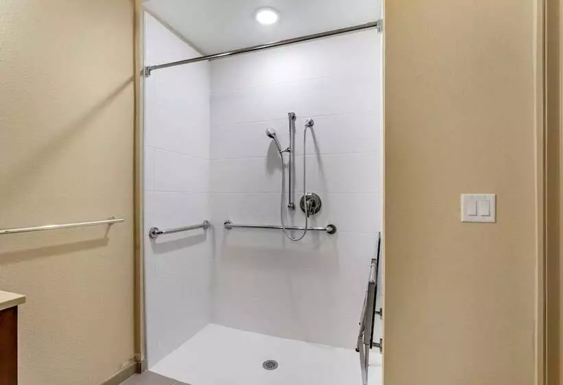 Hotelli Comfort Inn & Suites