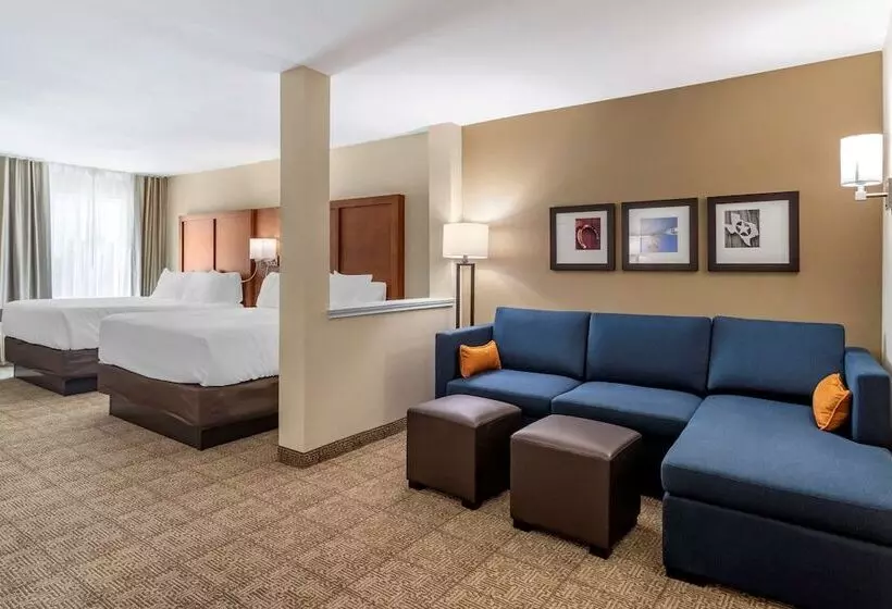 Hotelli Comfort Inn & Suites