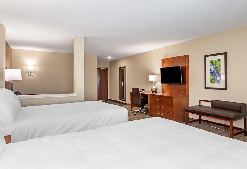 Отель Comfort Inn & Suites