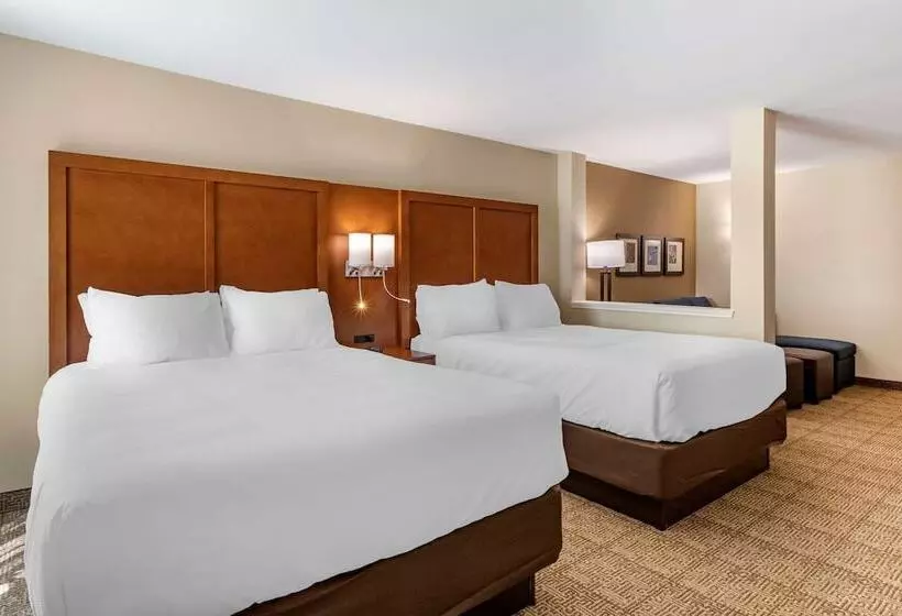 Hotelli Comfort Inn & Suites