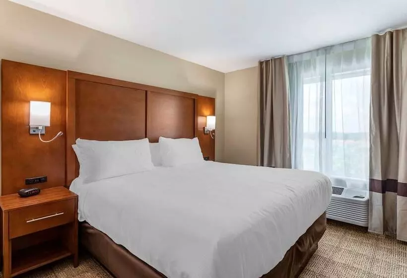 Hotelli Comfort Inn & Suites