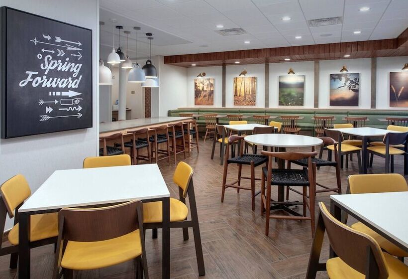 Отель Fairfield By Marriott Inn & Suites Aberdeen