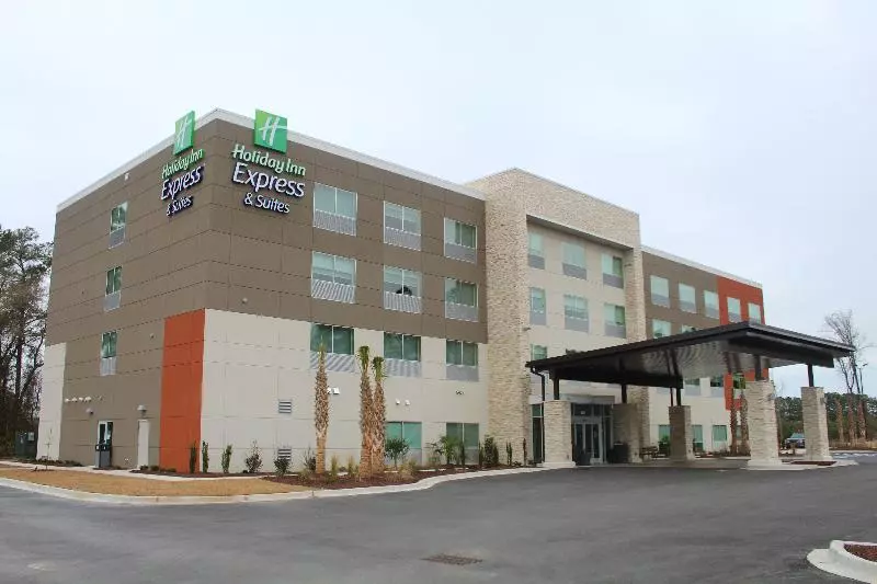 Hotelli Holiday Inn Express & Suites Latta By Ihg