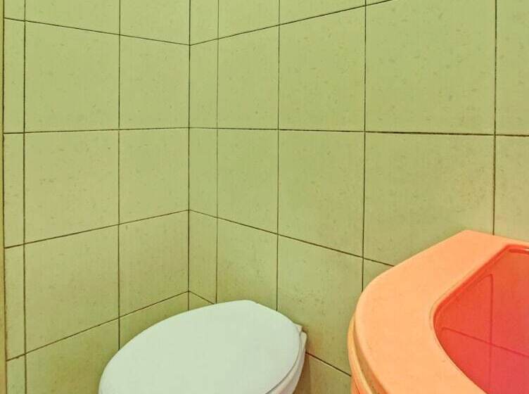 هتل Oyo 90031 Villa Papada