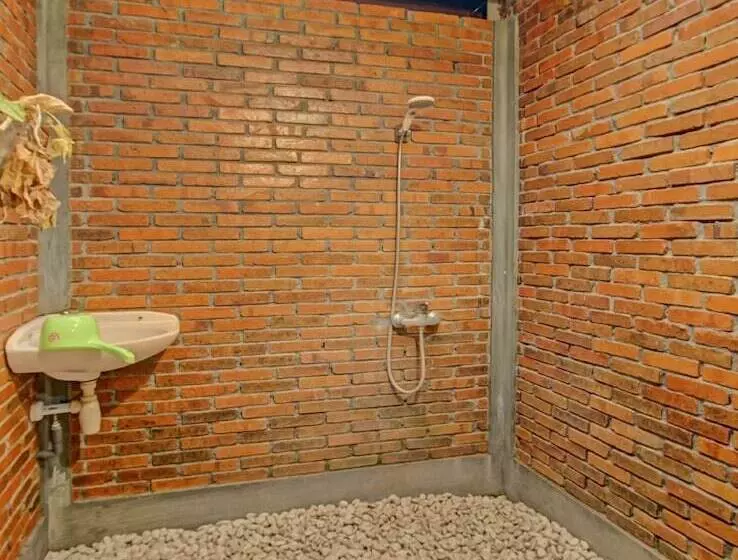 Hotel Oyo 90031 Villa Papada