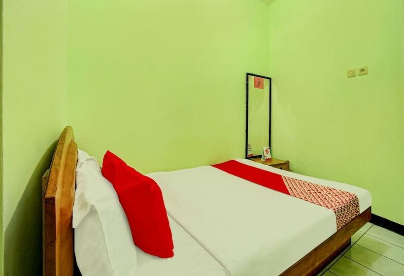 هتل Oyo 90031 Villa Papada