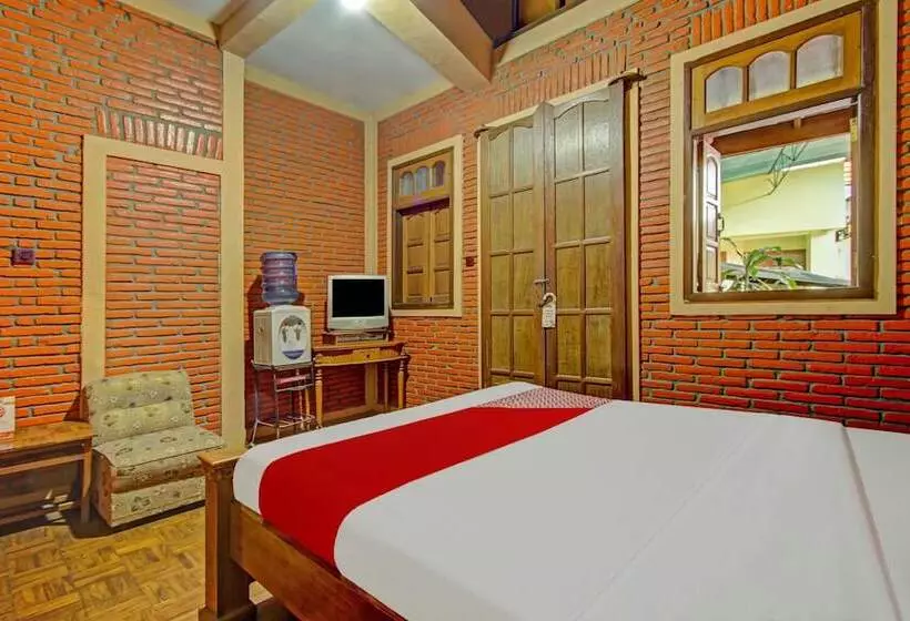 Hotel Oyo 90031 Villa Papada