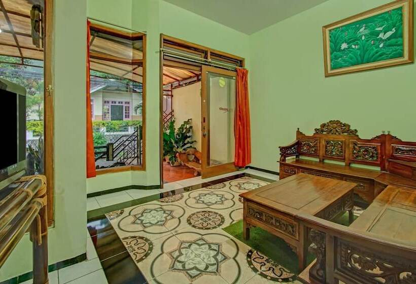 هتل Oyo 90031 Villa Papada