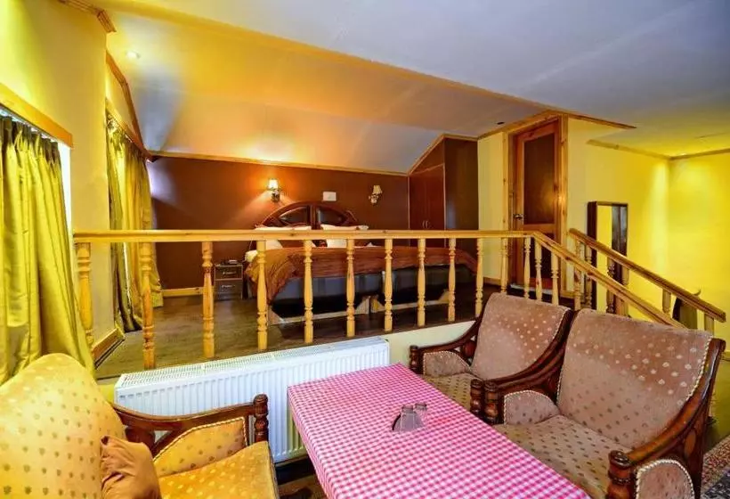 هتل Pine Palace Platinum