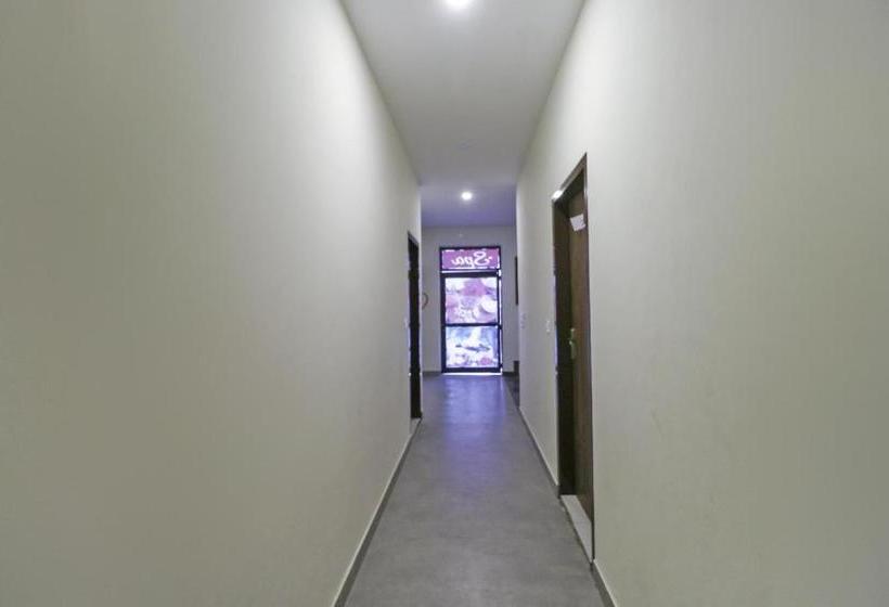 Spot On Hotel White Rose