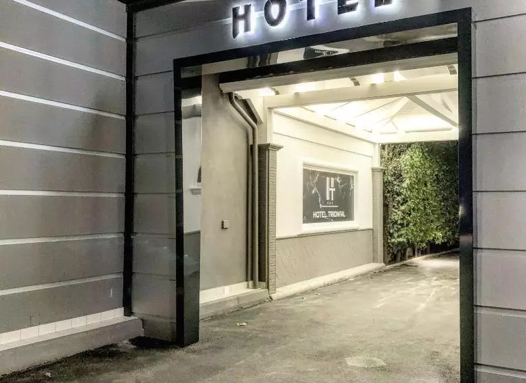 ホテル Trionfal