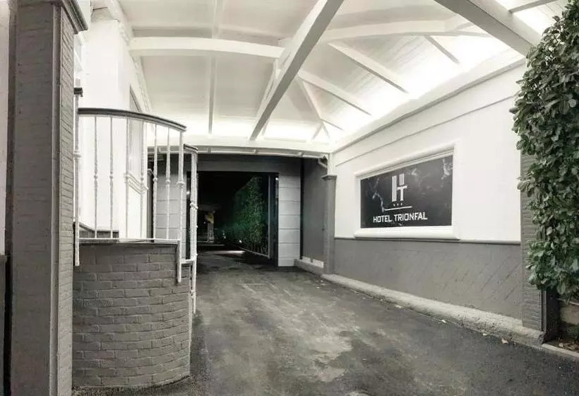 ホテル Trionfal