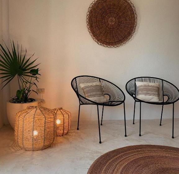 Noah Beach Hotel & Suites