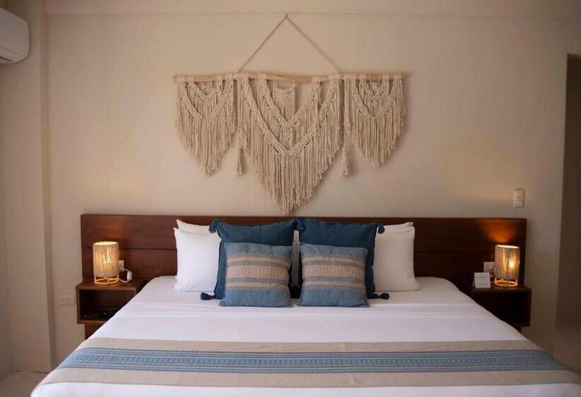 Noah Beach Hotel & Suites