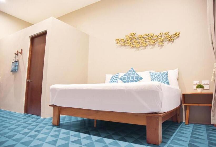 Noah Beach Hotel & Suites