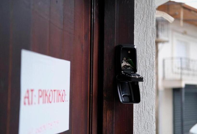 پانسیون At Pikotiko S   Korca City Rooms For Rent