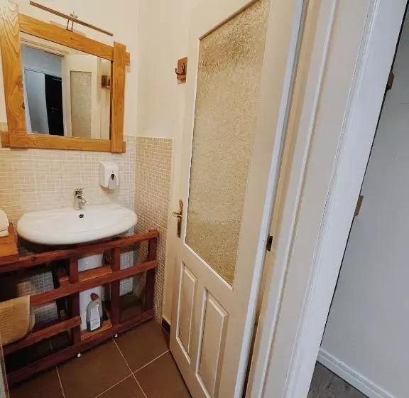 ペンション At Pikotiko S   Korca City Rooms For Rent