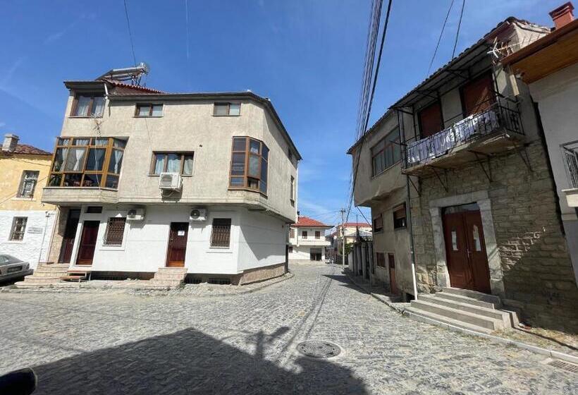 پانسیون At Pikotiko S   Korca City Rooms For Rent
