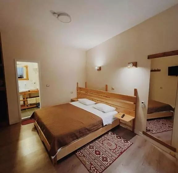 ペンション At Pikotiko S   Korca City Rooms For Rent