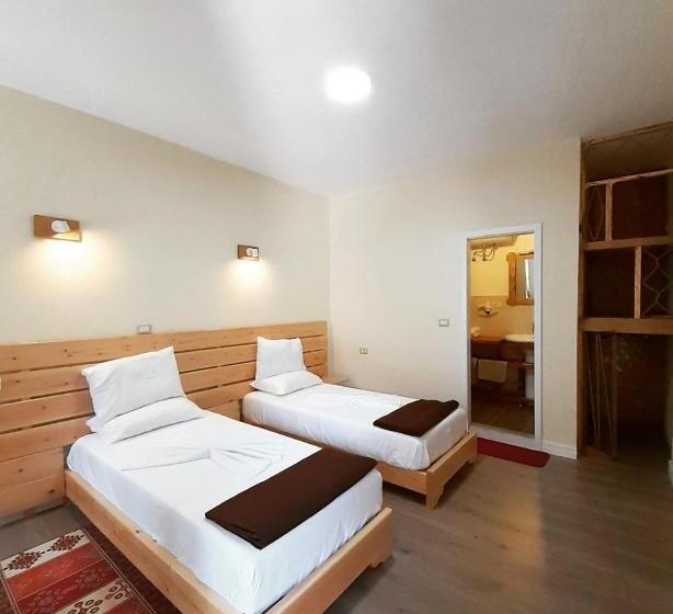 پانسیون At Pikotiko S   Korca City Rooms For Rent