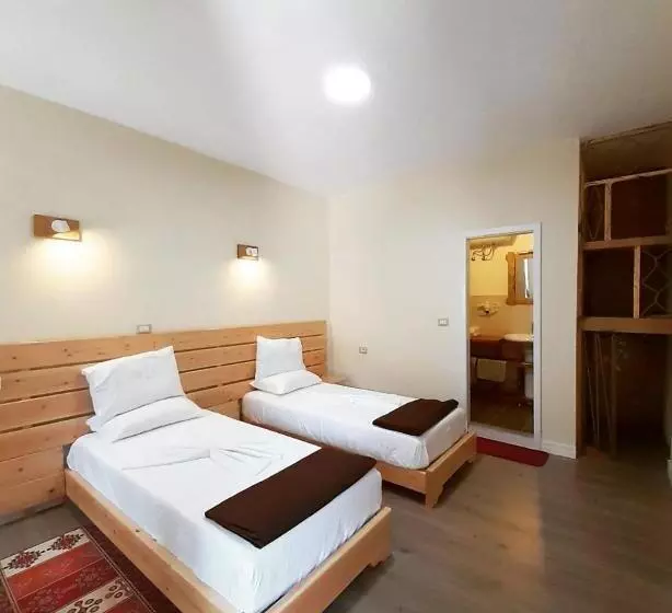 ペンション At Pikotiko S   Korca City Rooms For Rent