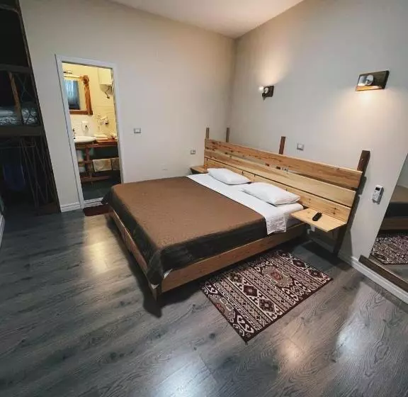 ペンション At Pikotiko S   Korca City Rooms For Rent