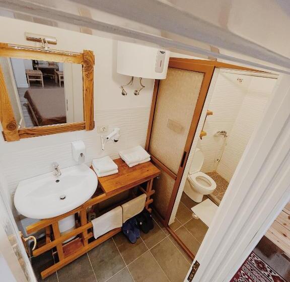 پانسیون At Pikotiko S   Korca City Rooms For Rent