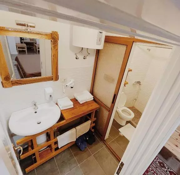 ペンション At Pikotiko S   Korca City Rooms For Rent