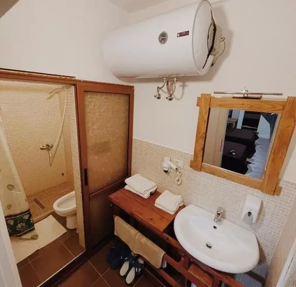 ペンション At Pikotiko S   Korca City Rooms For Rent