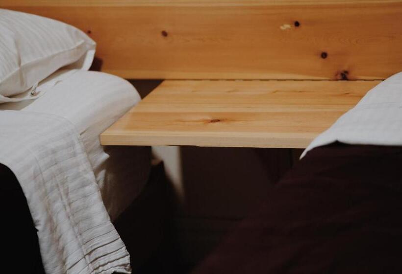 پانسیون At Pikotiko S   Korca City Rooms For Rent