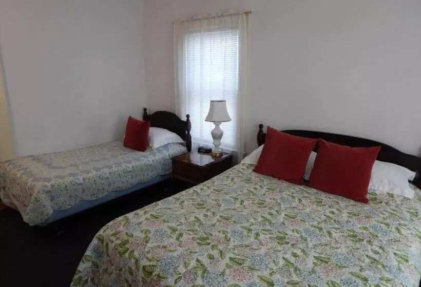 هتل A Friendly Inn At Harvard