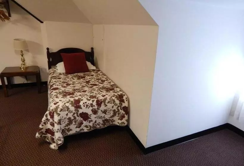 هتل A Friendly Inn At Harvard